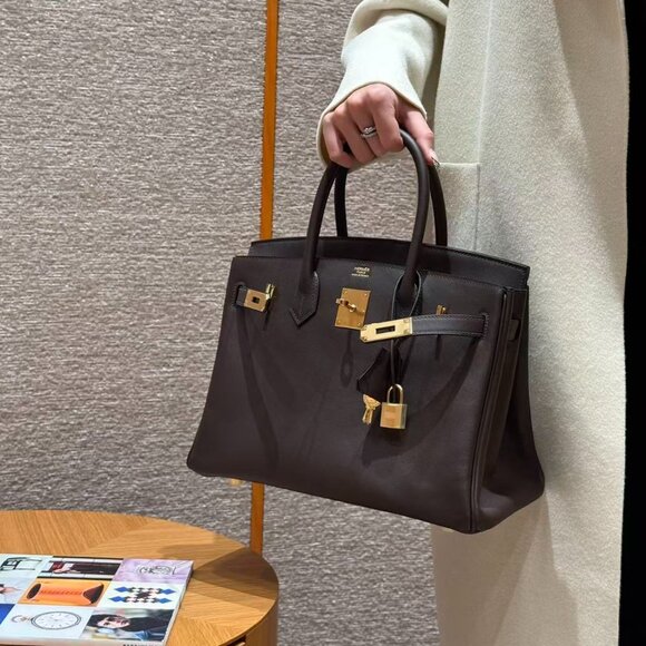 Classic Hermes Bag: A Stylish and Versatile Choice for Elegance - Picture 5 of 6